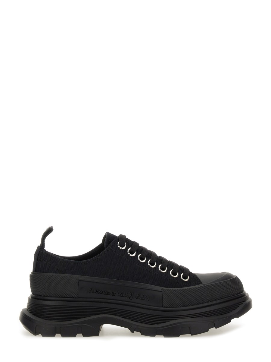 SNEAKER TREAD SLICK