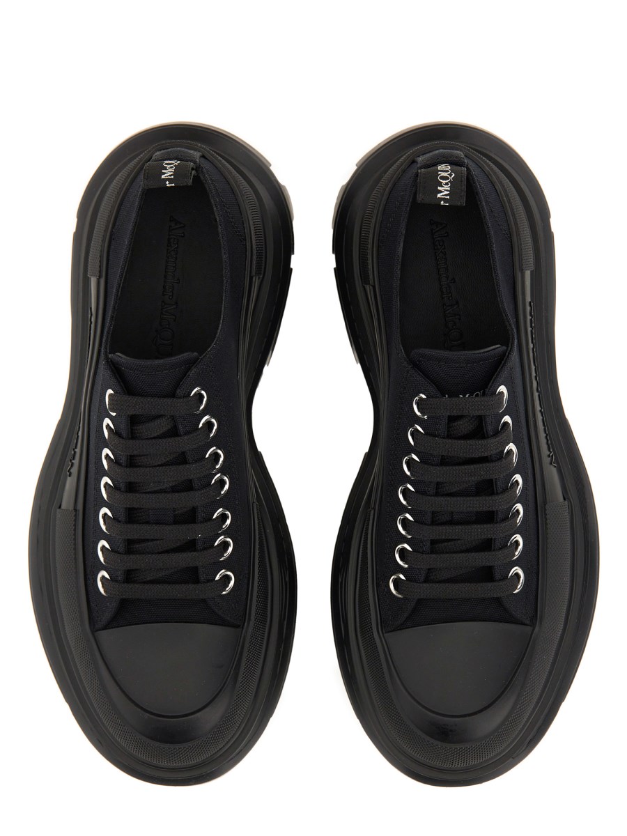 SNEAKER TREAD SLICK