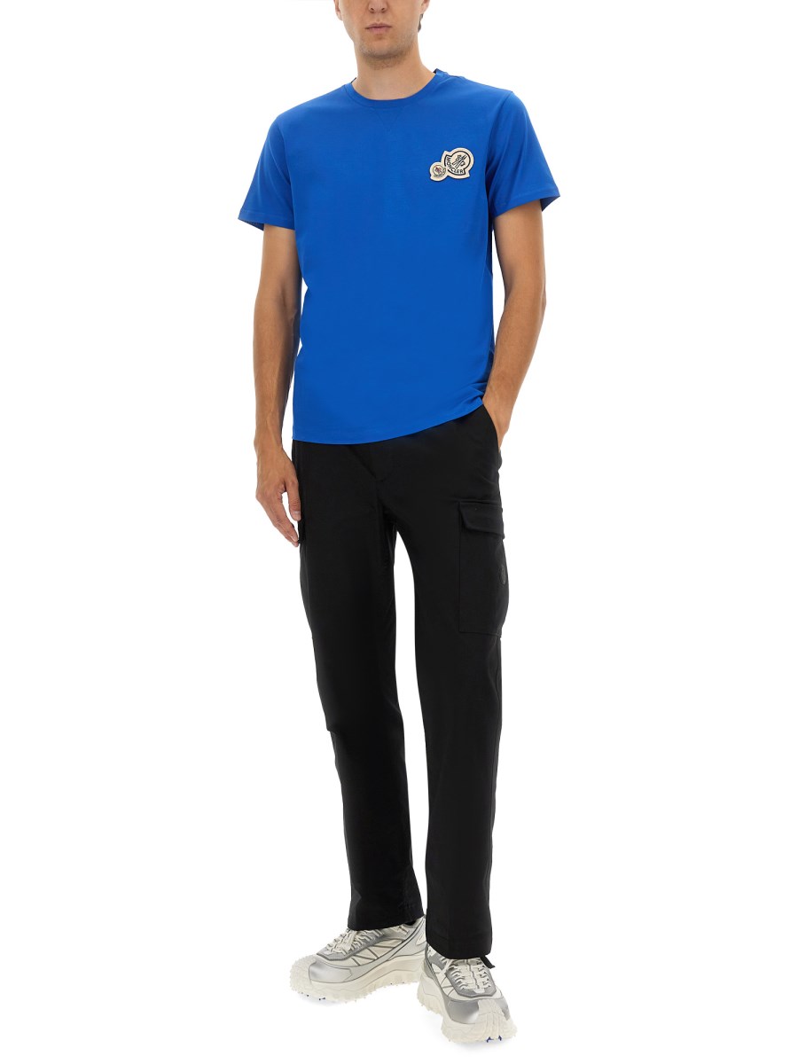 T-SHIRT CON LOGO