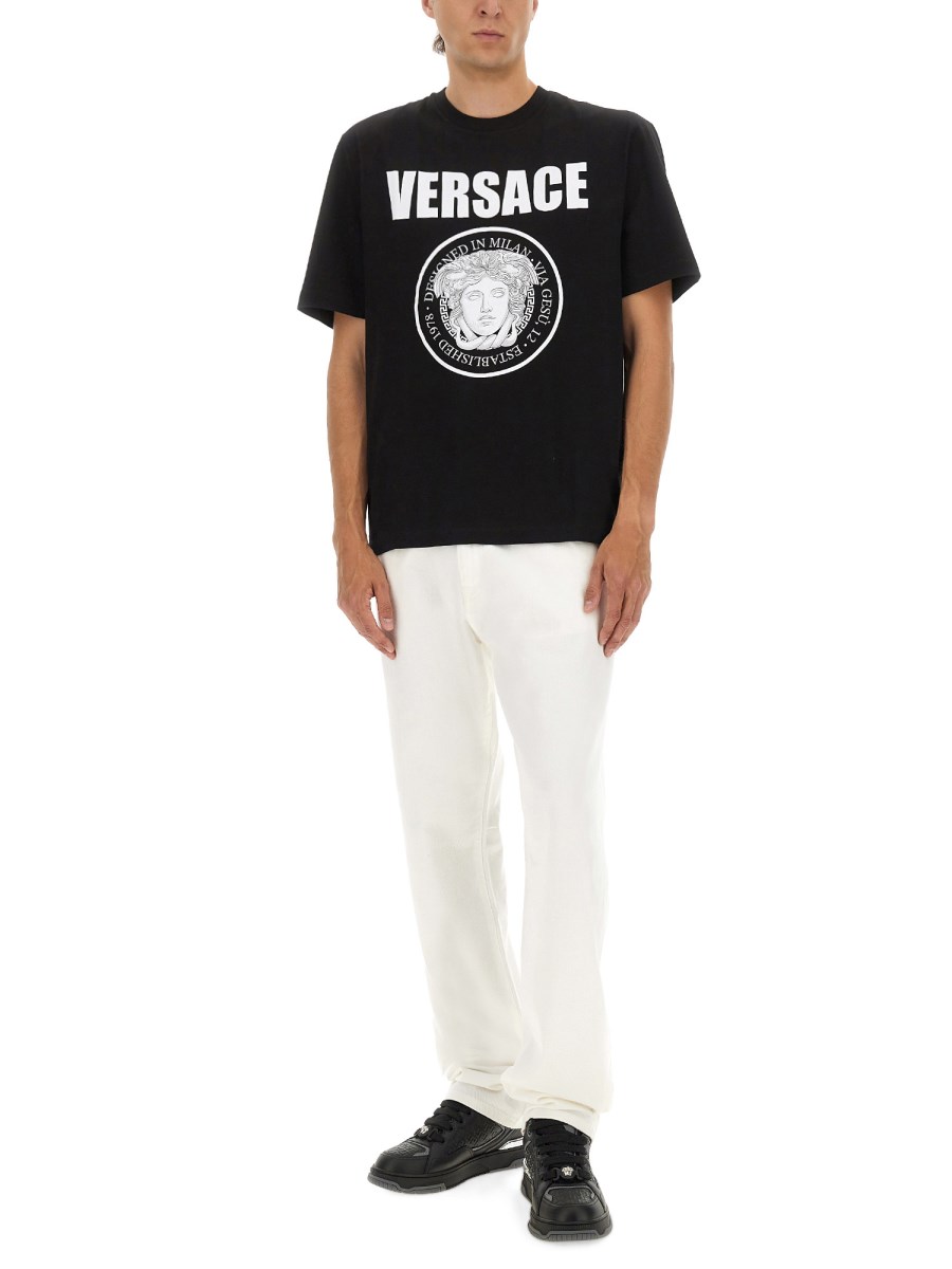 T-SHIRT CON LOGO