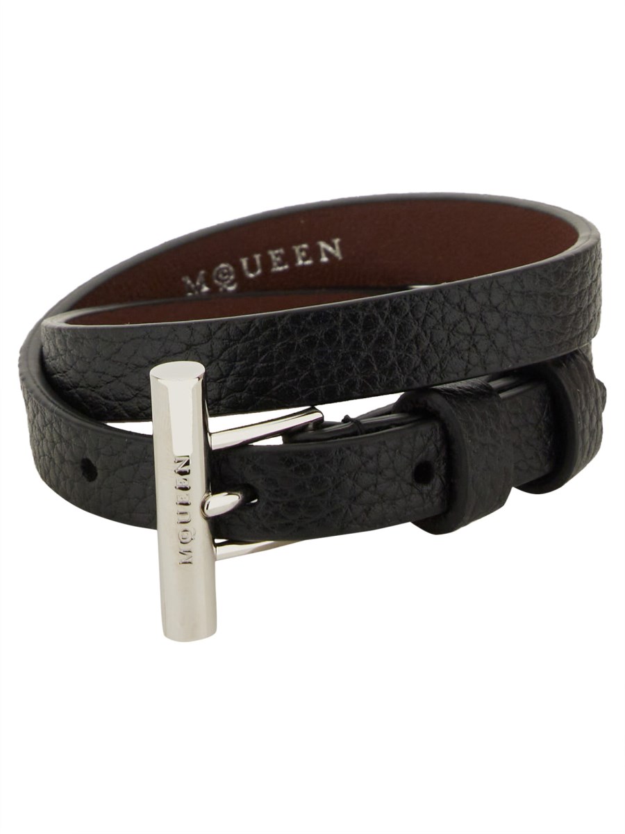 BRACCIALE CON BARRA A T