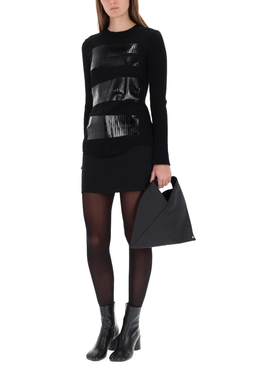 MAGLIA CON NASTRO ADESIVO