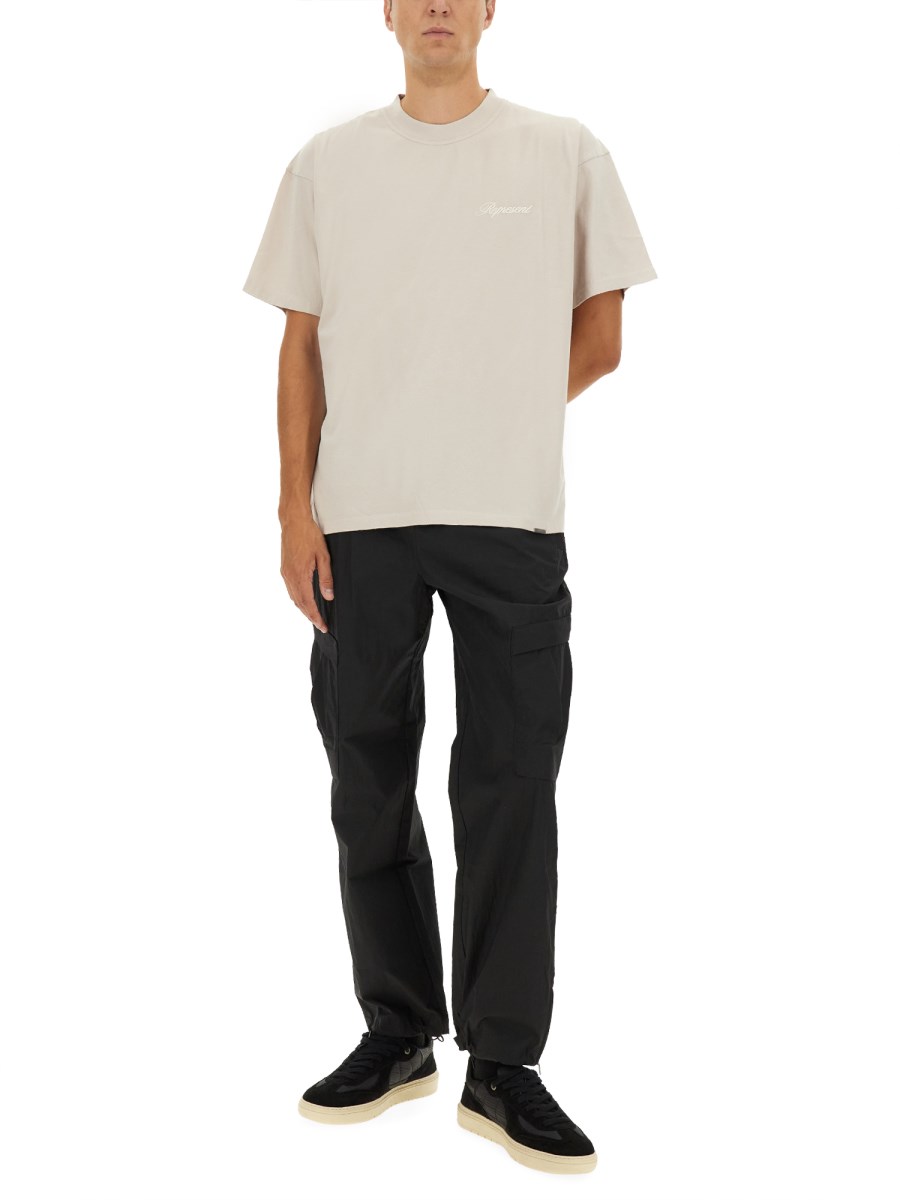T-SHIRT CON LOGO SCRIPT