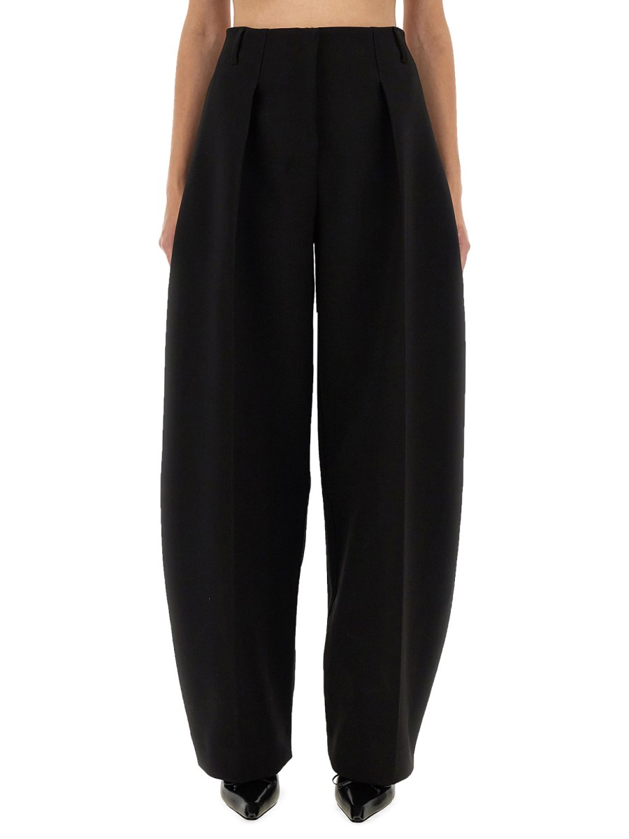 IL PANTALONE OVALO