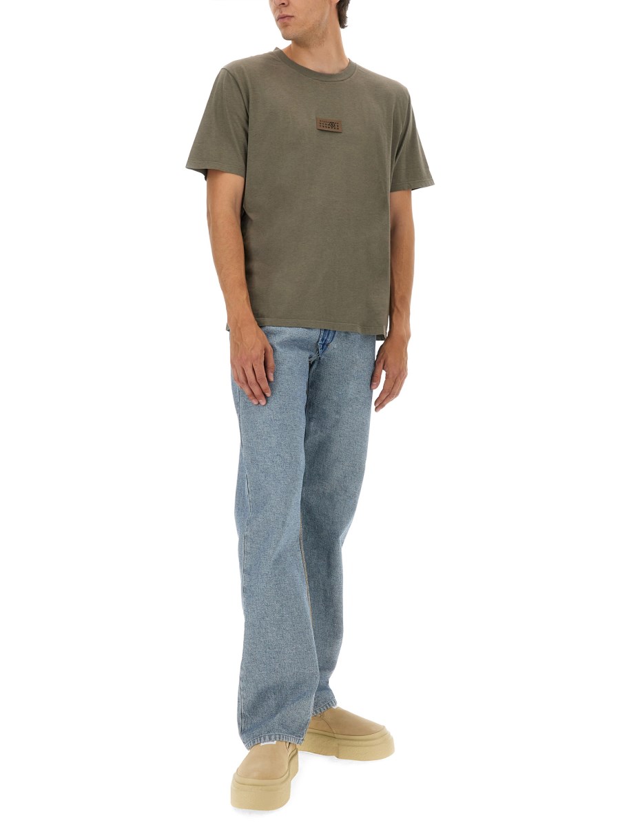 T-SHIRT CON LOGO 
