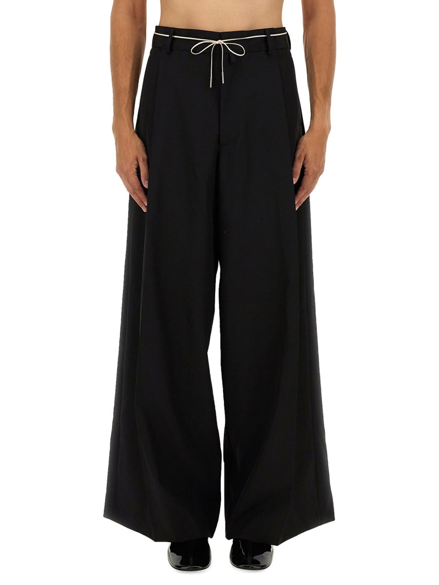 PANTALONE CON PIEGHE