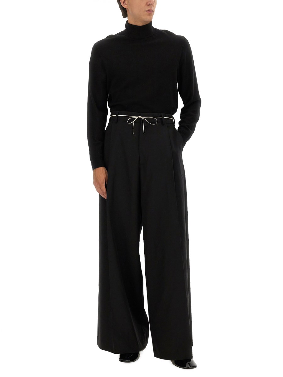 PANTALONE CON PIEGHE