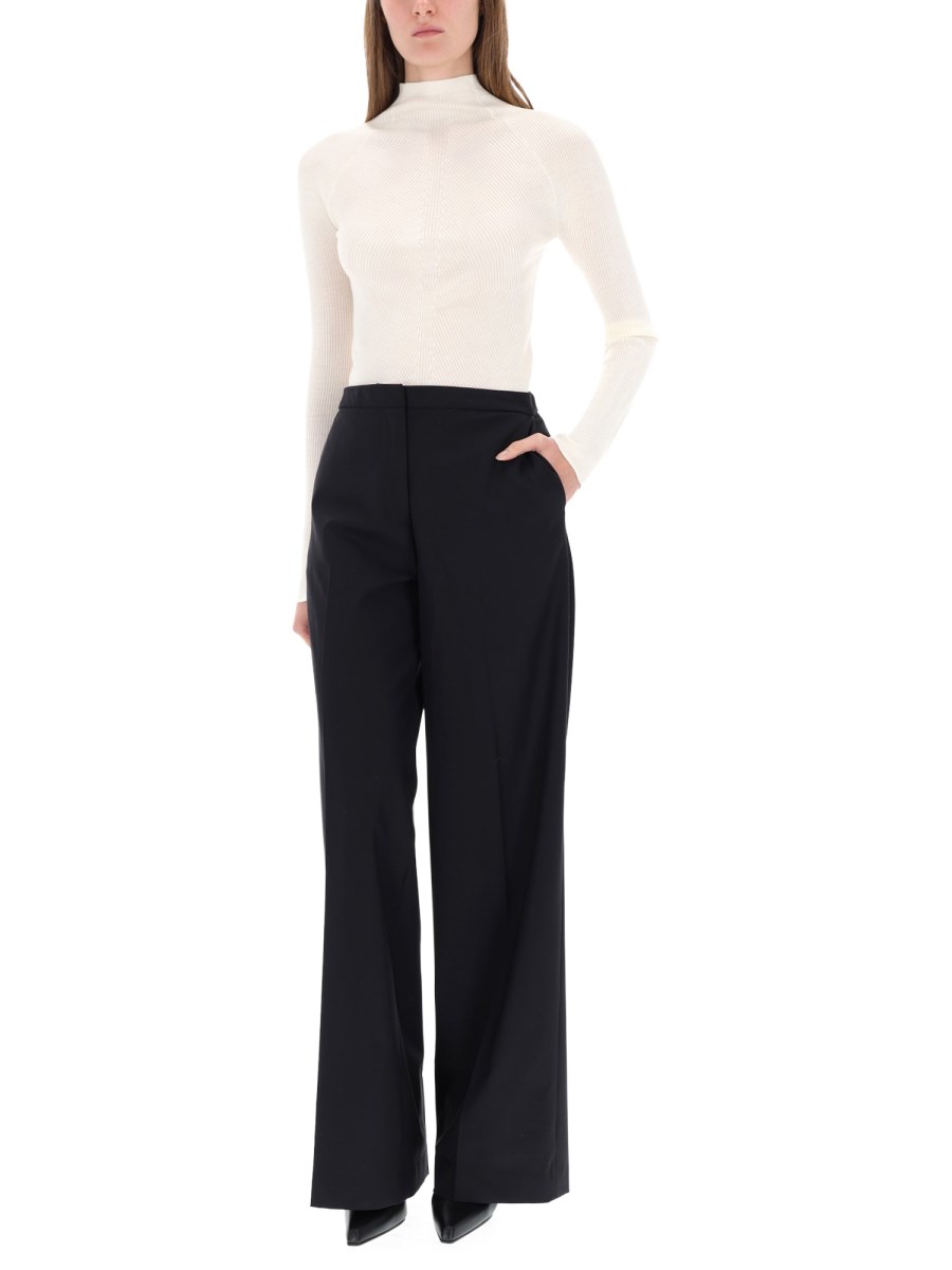 MAGLIA CON LAVORAZIONE A COSTE