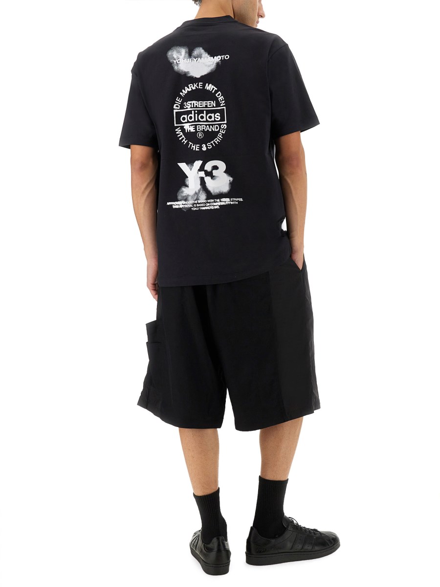 T-SHIRT CON STAMPA 