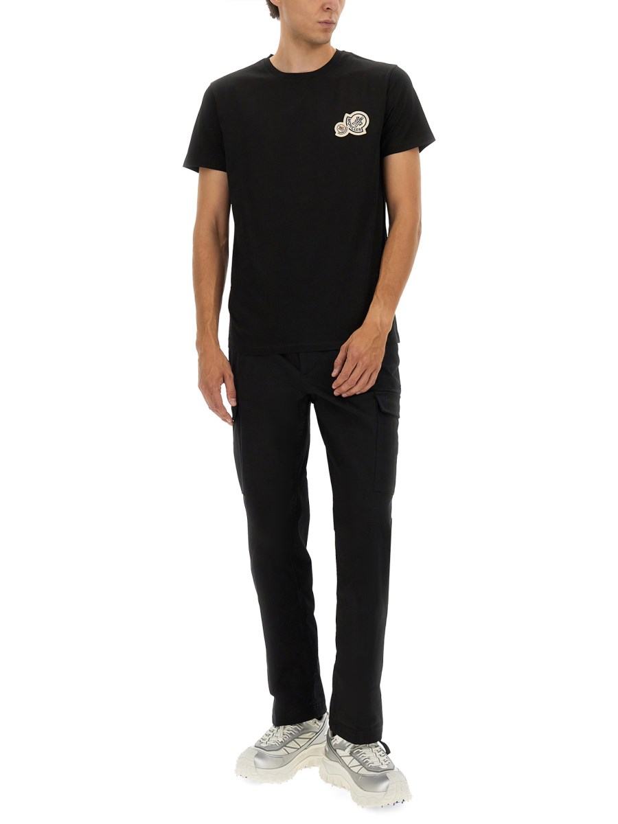T-SHIRT CON LOGO