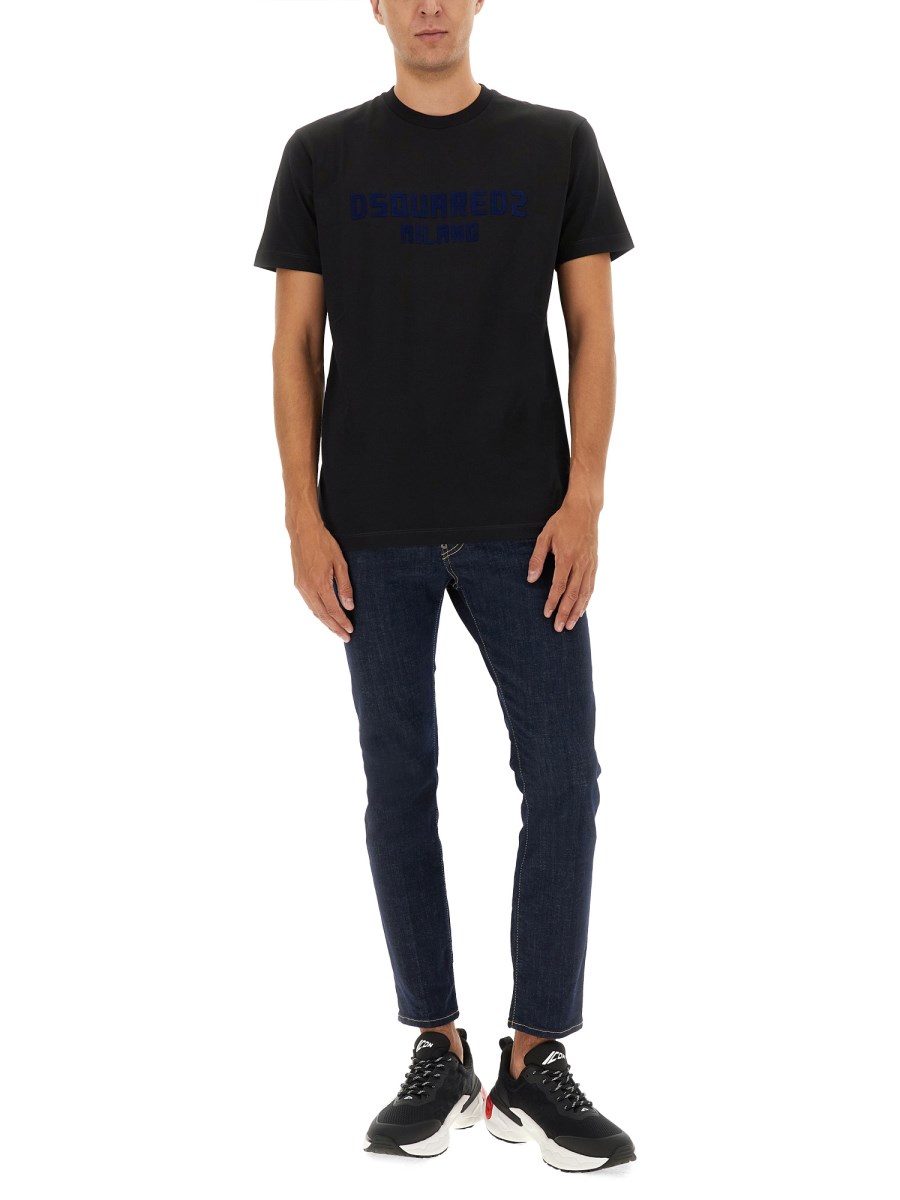 T-SHIRT CON LOGO