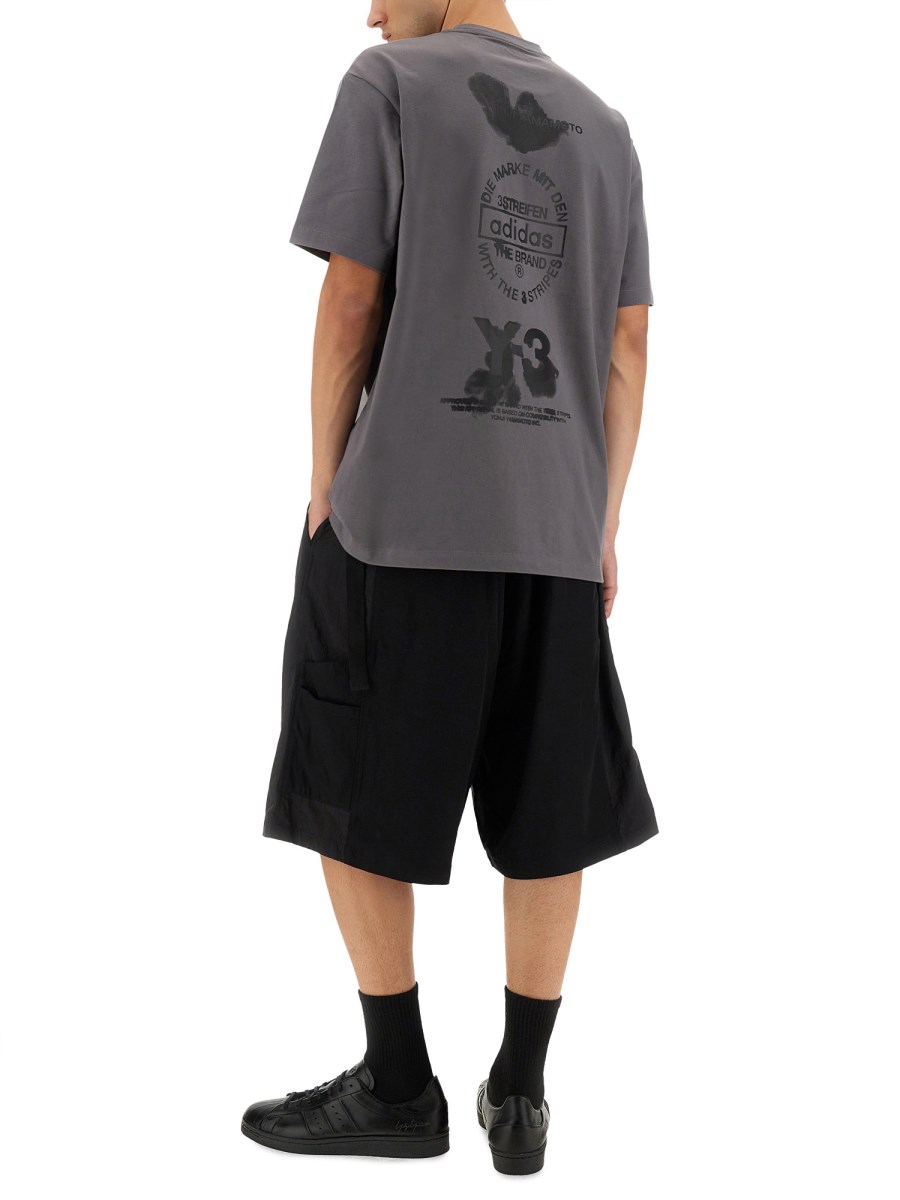 T-SHIRT CON STAMPA 