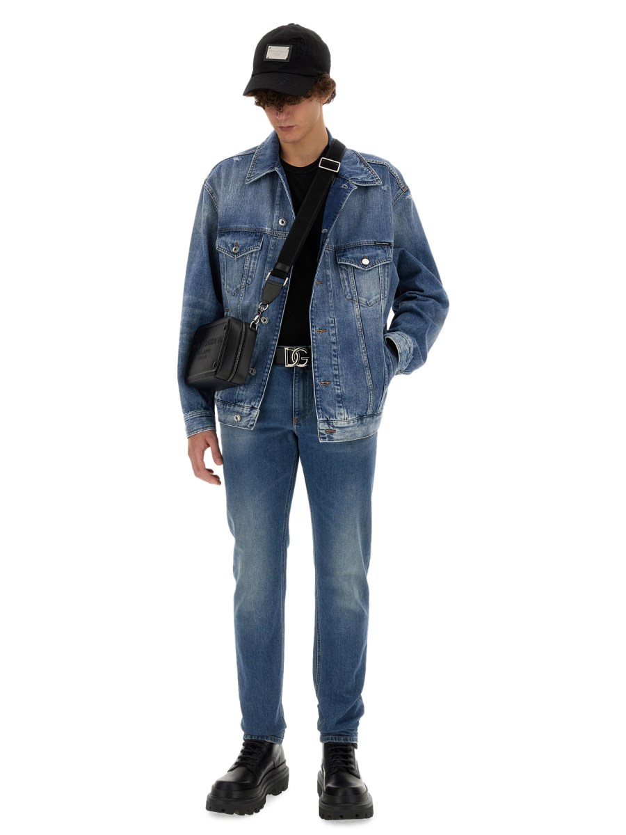 T-SHIRT CON PLACCA LOGATA