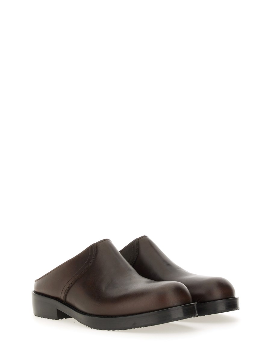CLOG IN PELLE