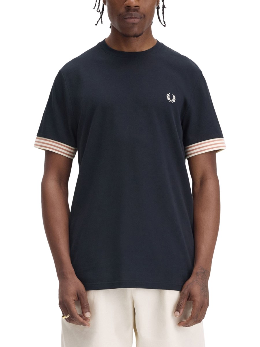 T-SHIRT CON BORDO MANIHE A RIGHE