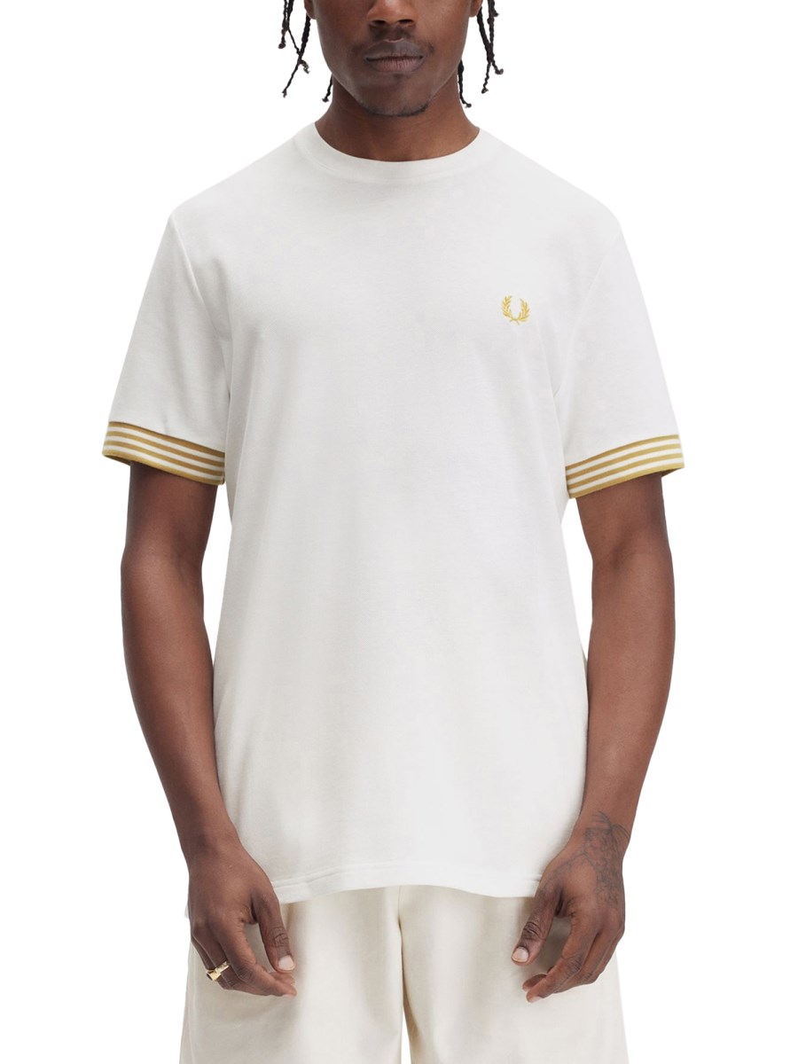 T-SHIRT CON BORDO MANIHE A RIGHE
