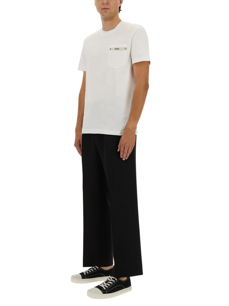 T-SHIRT CON NASTRO LOGATO