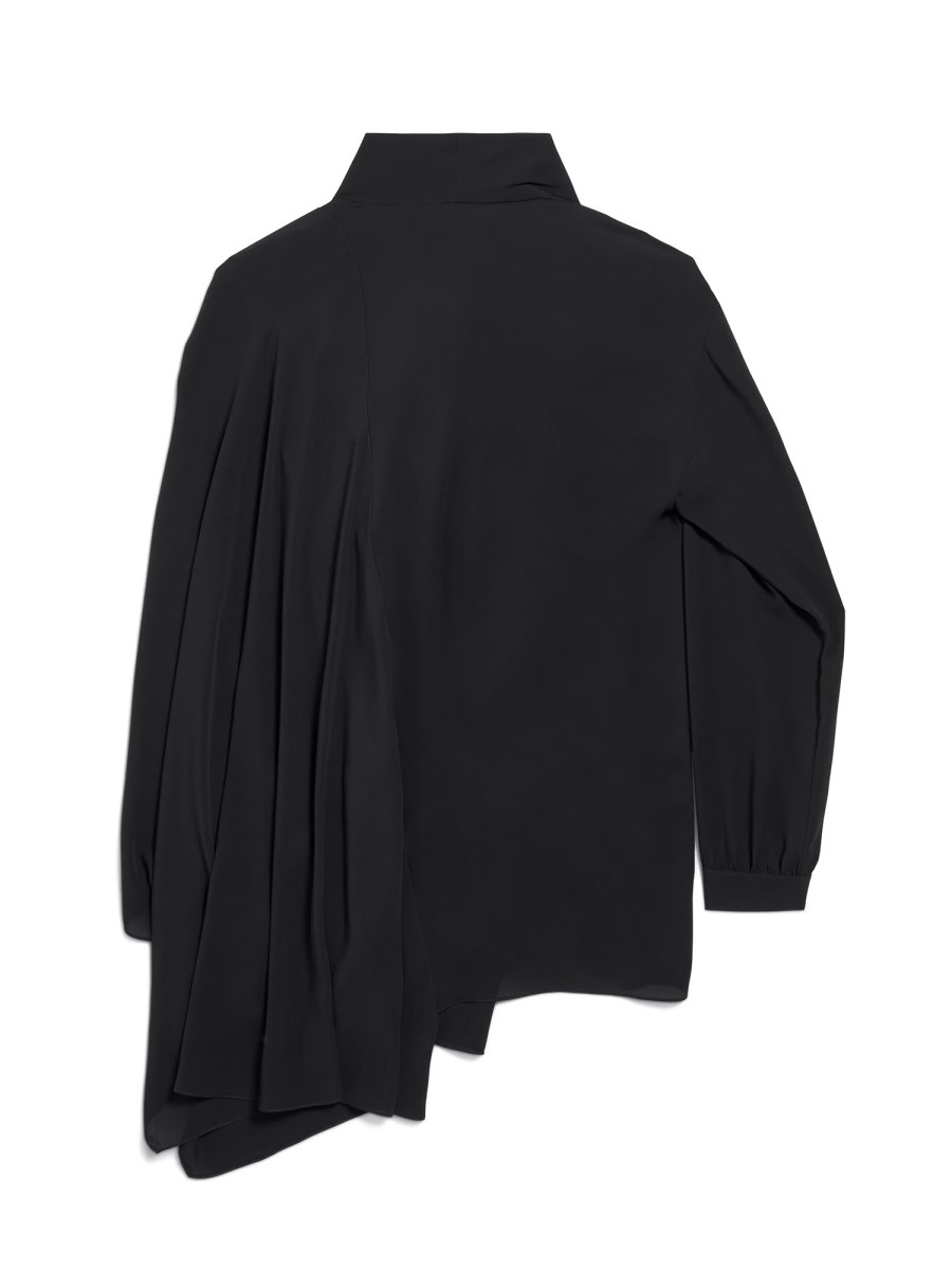 BLUSA CON FOULARD
