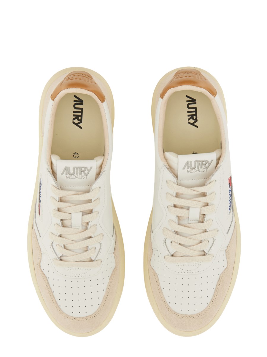 SNEAKER MEDALIST LOW