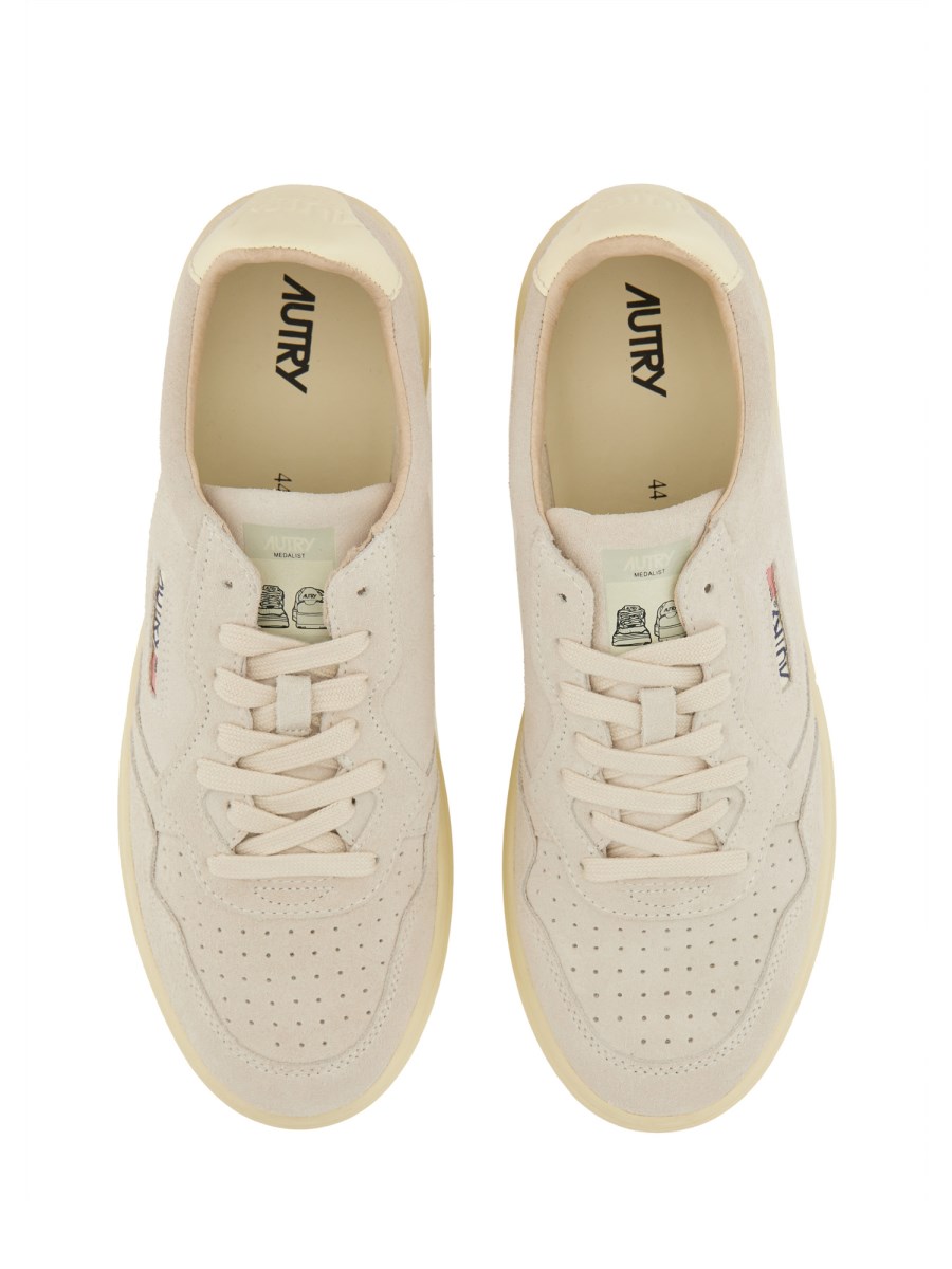 SNEAKER MEDALIST LOW