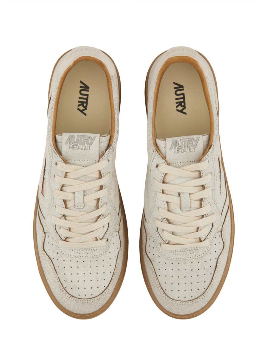 SNEAKER MEDALIST LOW