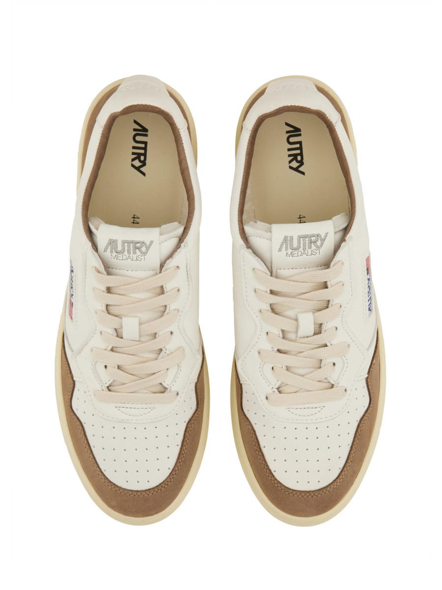 SNEAKER MEDALIST LOW