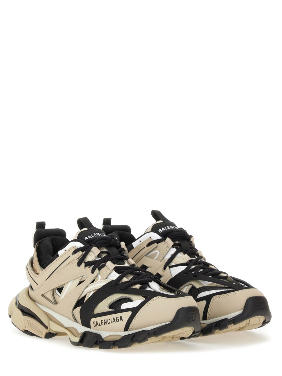 SNEAKER TRACK