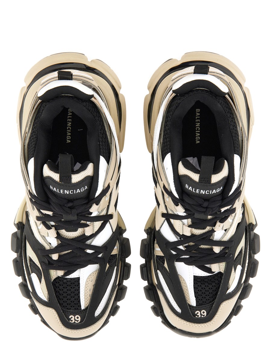 SNEAKER TRACK