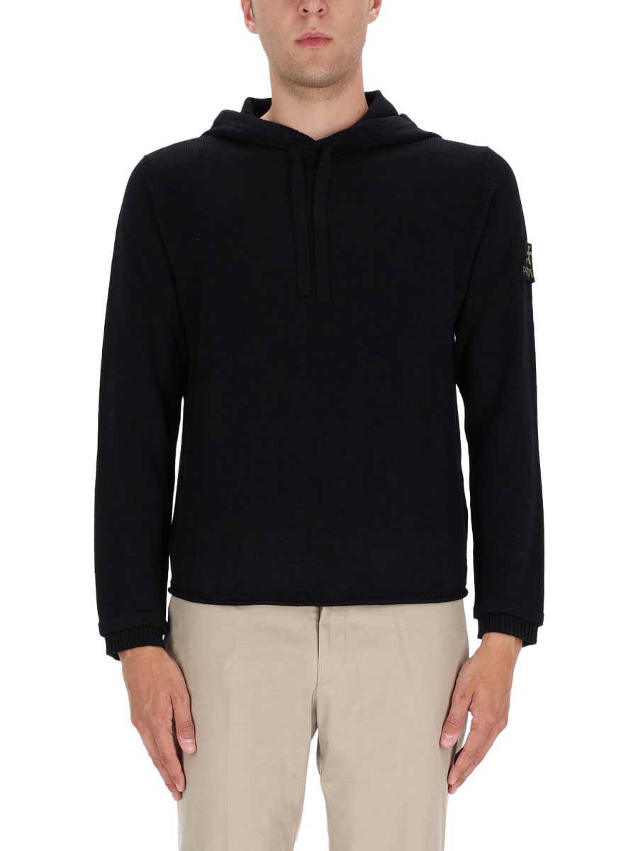 MAGLIA CON CAPPUCCIO