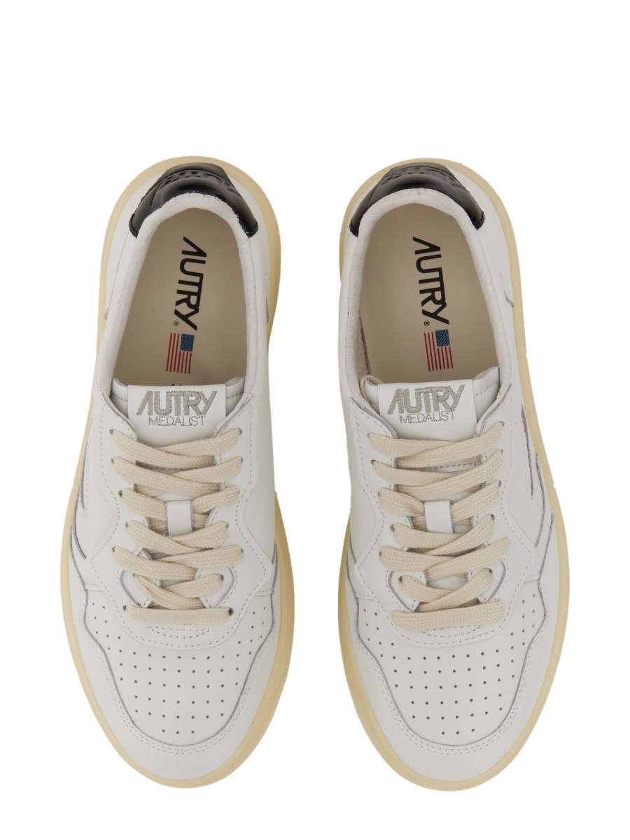 SNEAKERS MEDALIST LOW