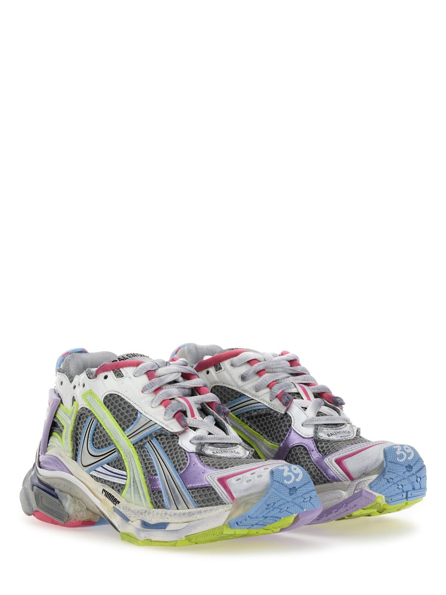 SNEAKER RUNNER