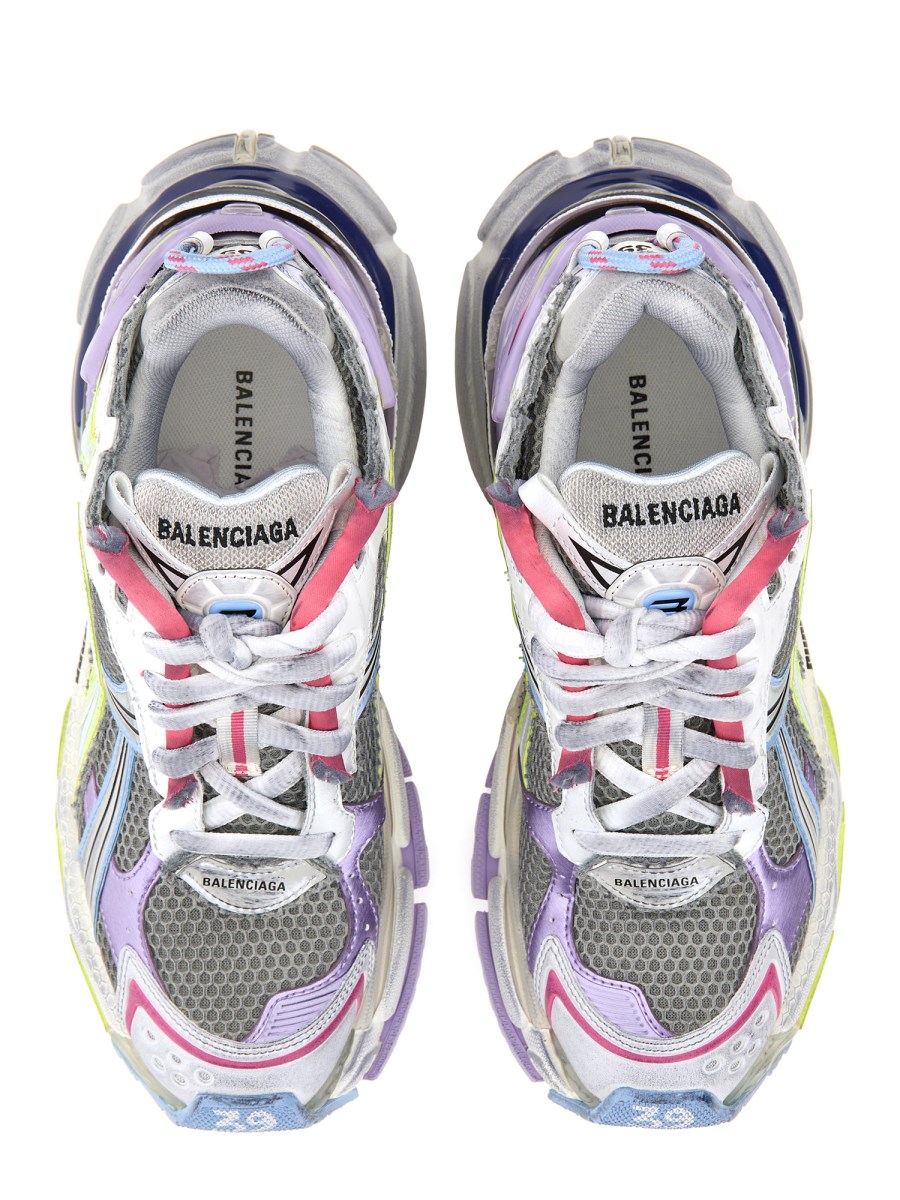 SNEAKER RUNNER