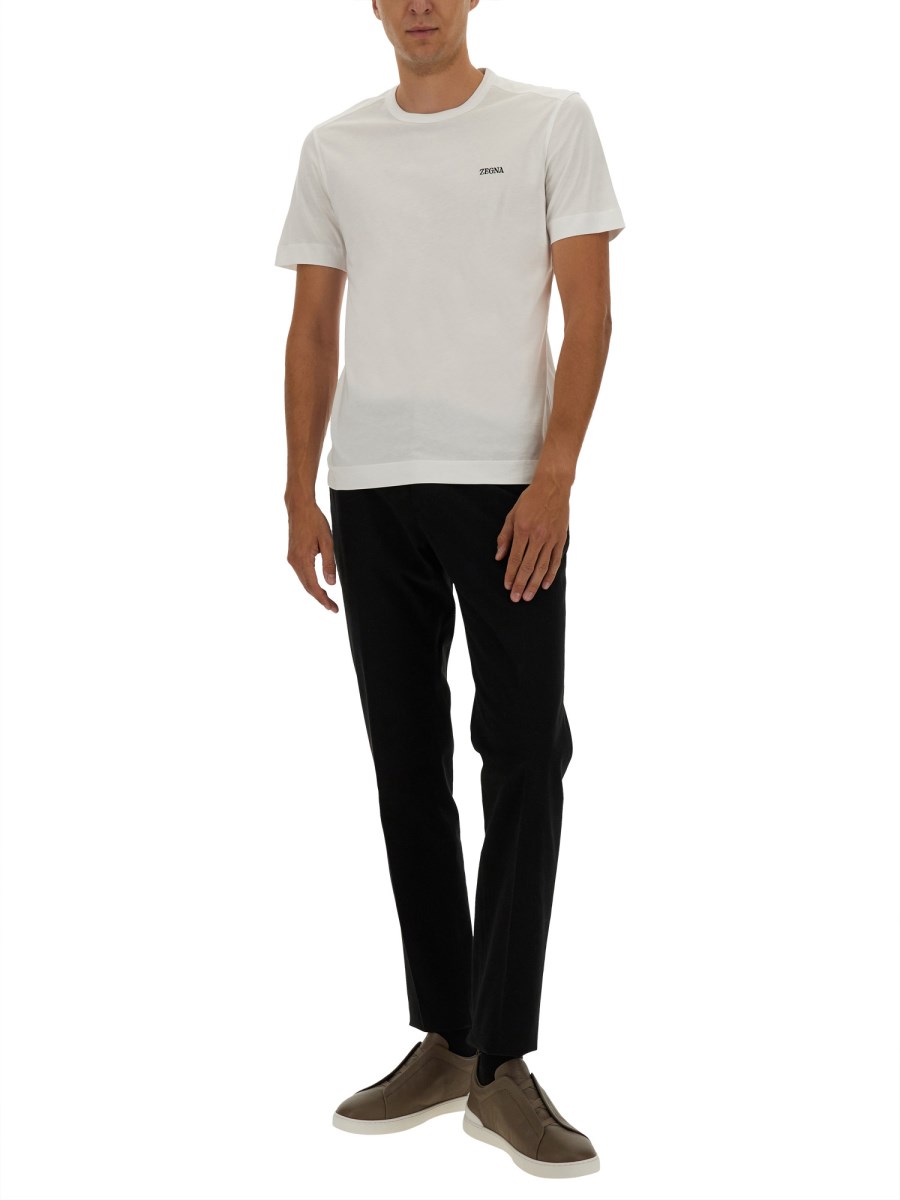 T-SHIRT CON LOGO