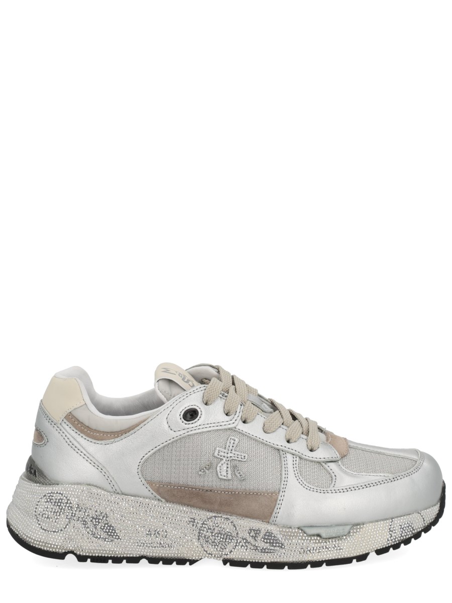 SNEAKER MASED