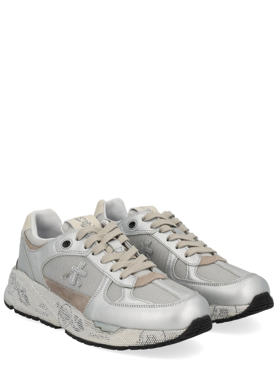SNEAKER MASED