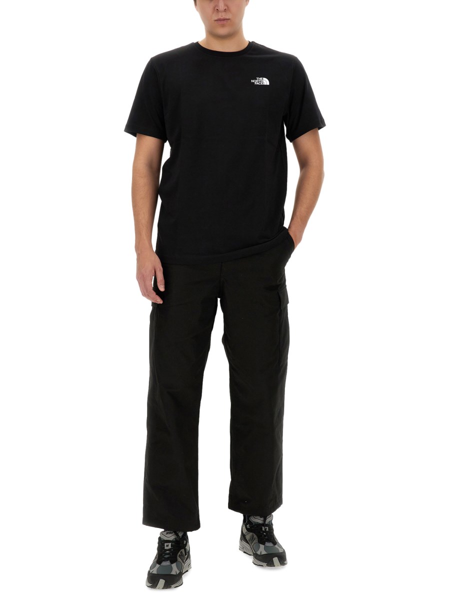 T-SHIRT CON LOGO 