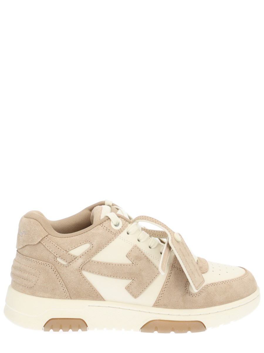 SNEAKER OUT OF OFFICE
