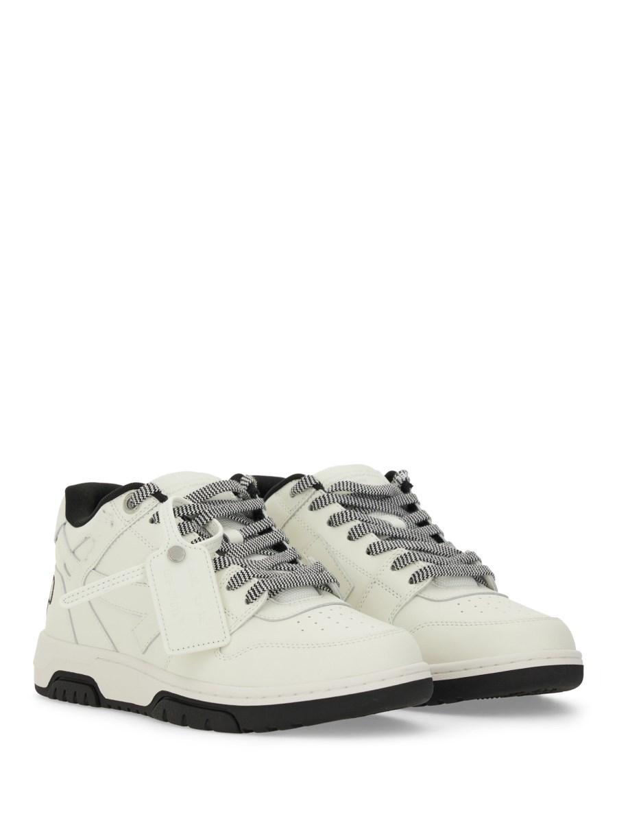 SNEAKER OUT OF OFFICE PATCH
