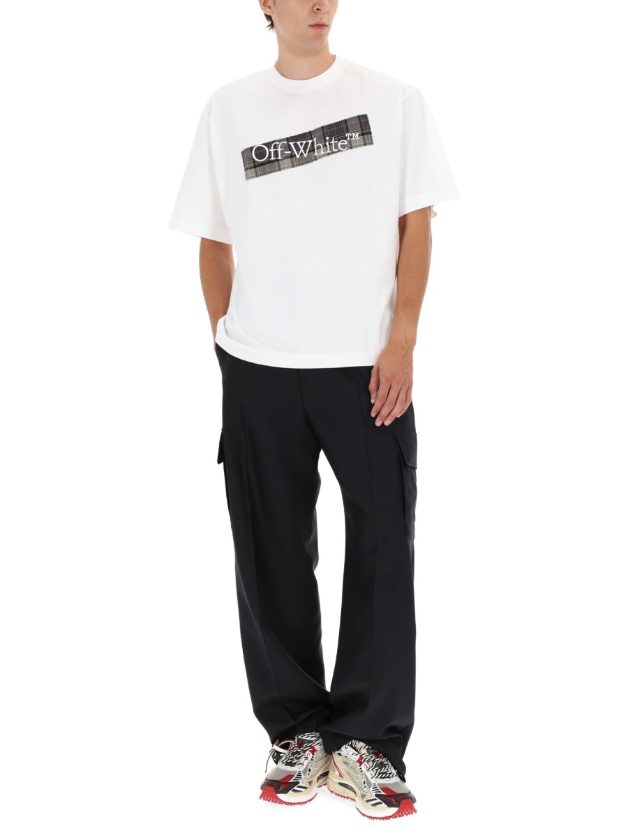 T-SHIRT CON LOGO