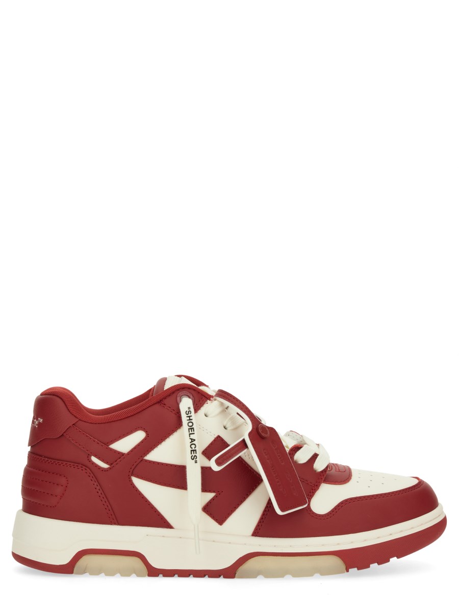 SNEAKER OUT OF OFFICE
