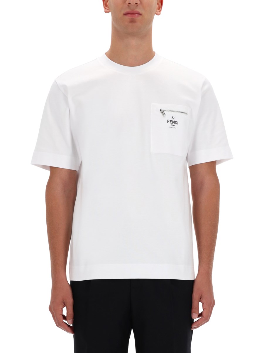 T-SHIRT CON TASCHINO CON LOGO