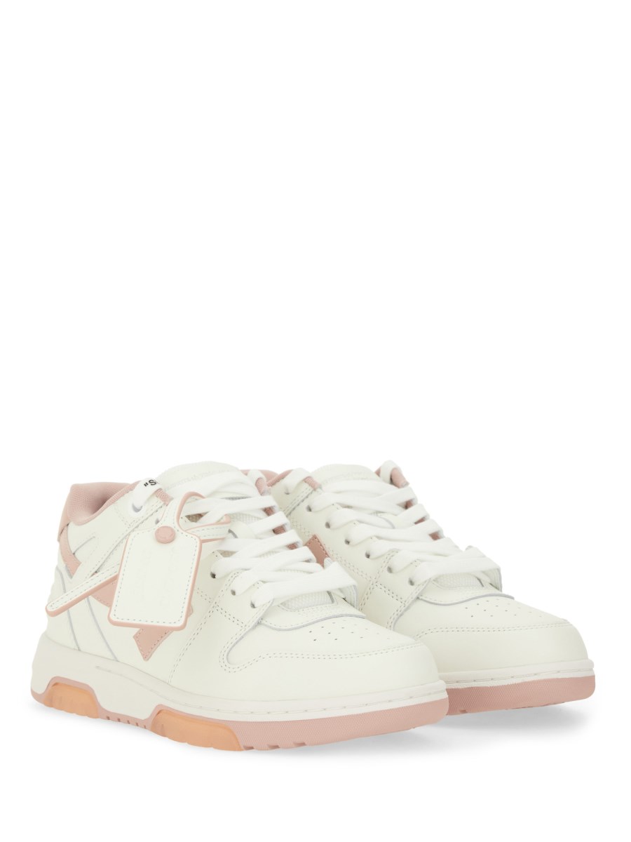 SNEAKER OUT OF OFFICE