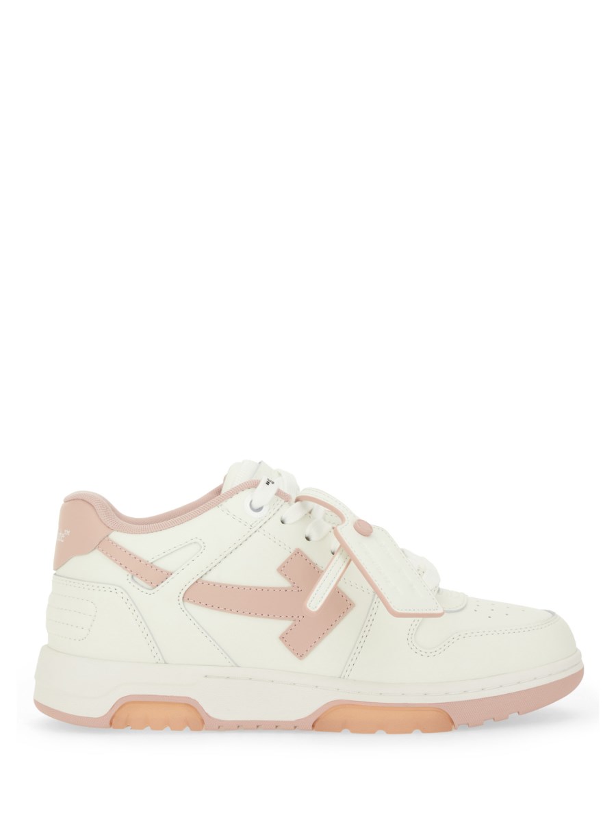 SNEAKER OUT OF OFFICE