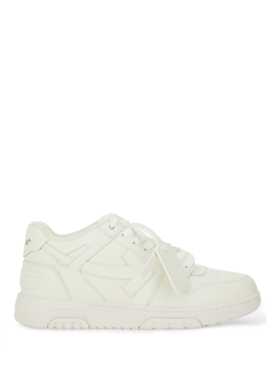 SNEAKER OUT OF OFFICE