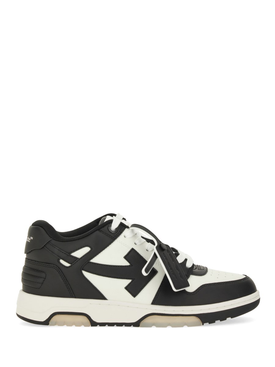 SNEAKER OUT OF OFFICE