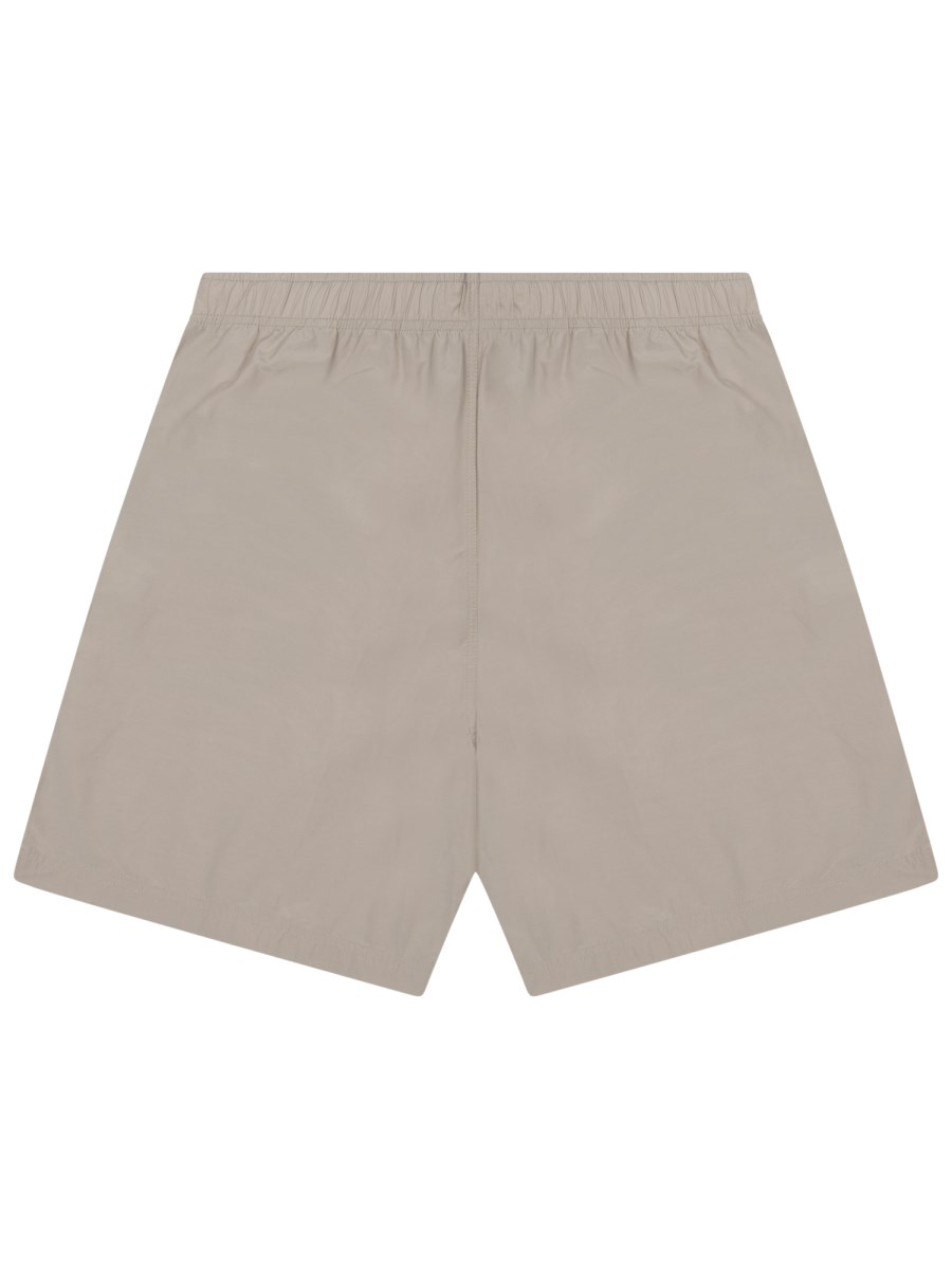 SHORTS CON PATCH LOGO