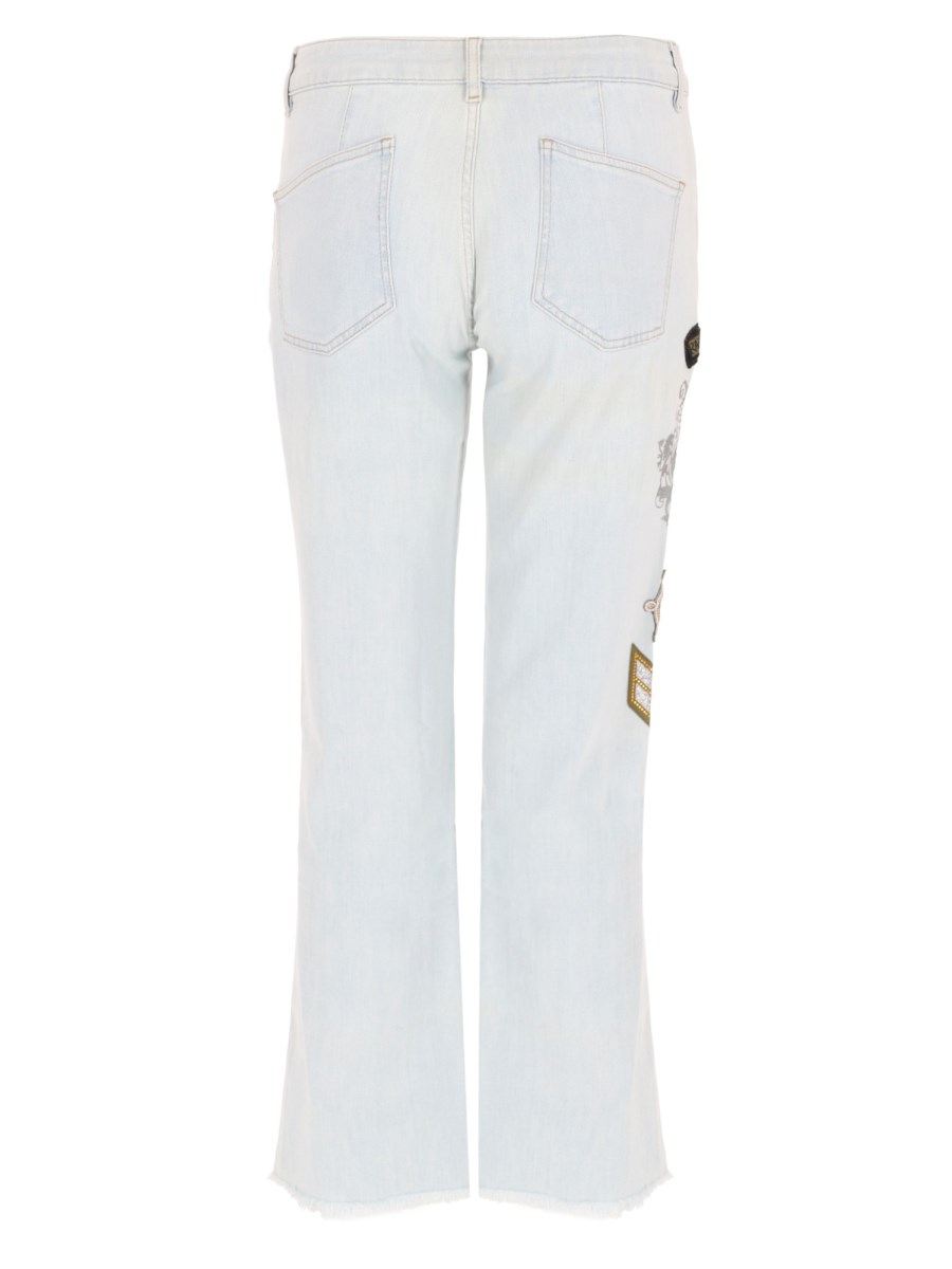 JEANS CON PATCH E STAMPA