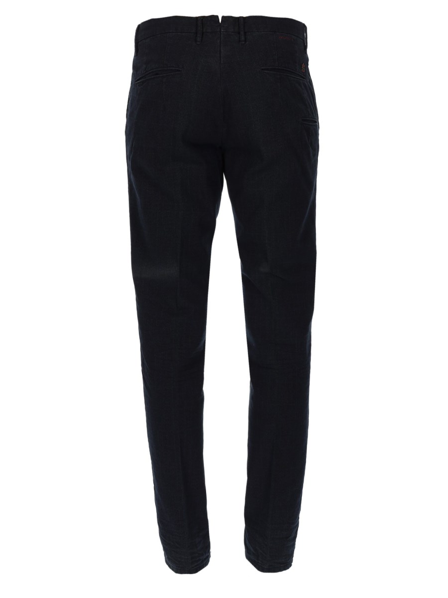JEANS CON PATCH LOGO