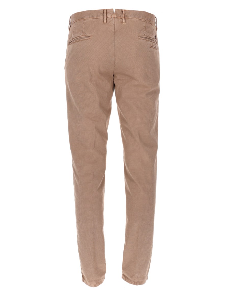 PANTALONE CON PATCH LOGO