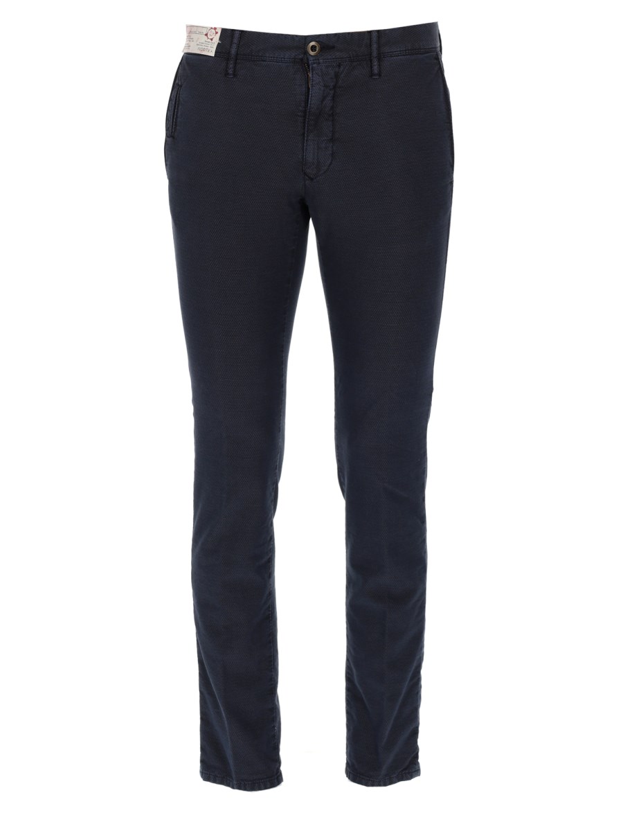 PANTALONE CON PATCH LOGO